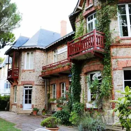 Appartement T2 Lumineux Avec Terrasse Et Vue Mer, à Pied *